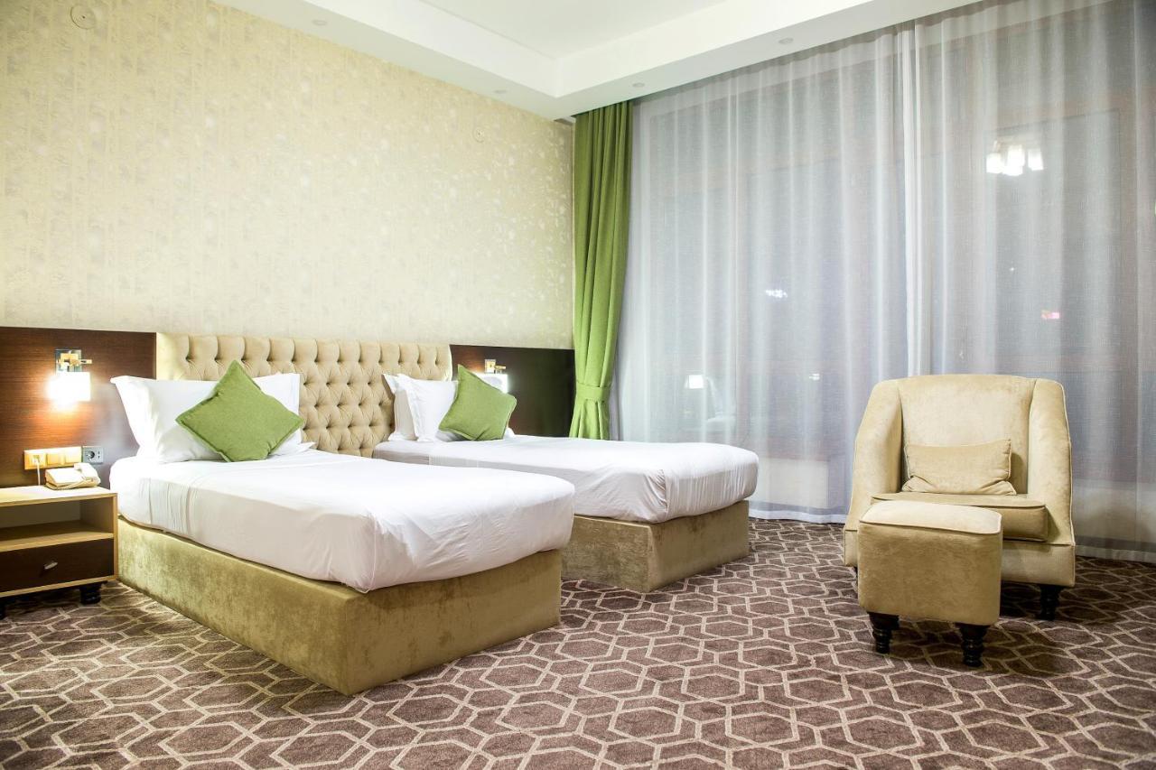 Megapolis Hotel Schymkent Exterior foto
