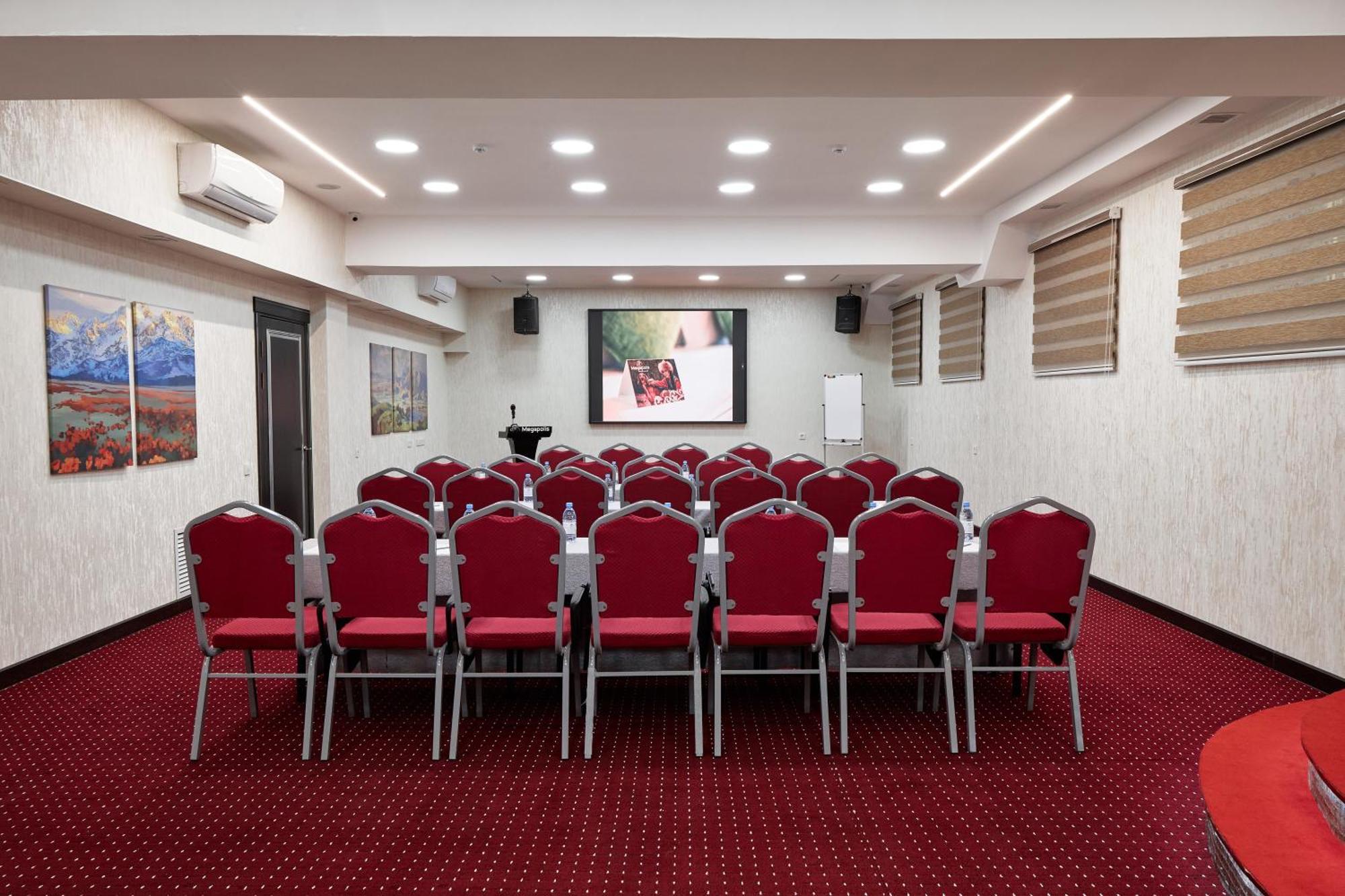 Megapolis Hotel Schymkent Exterior foto