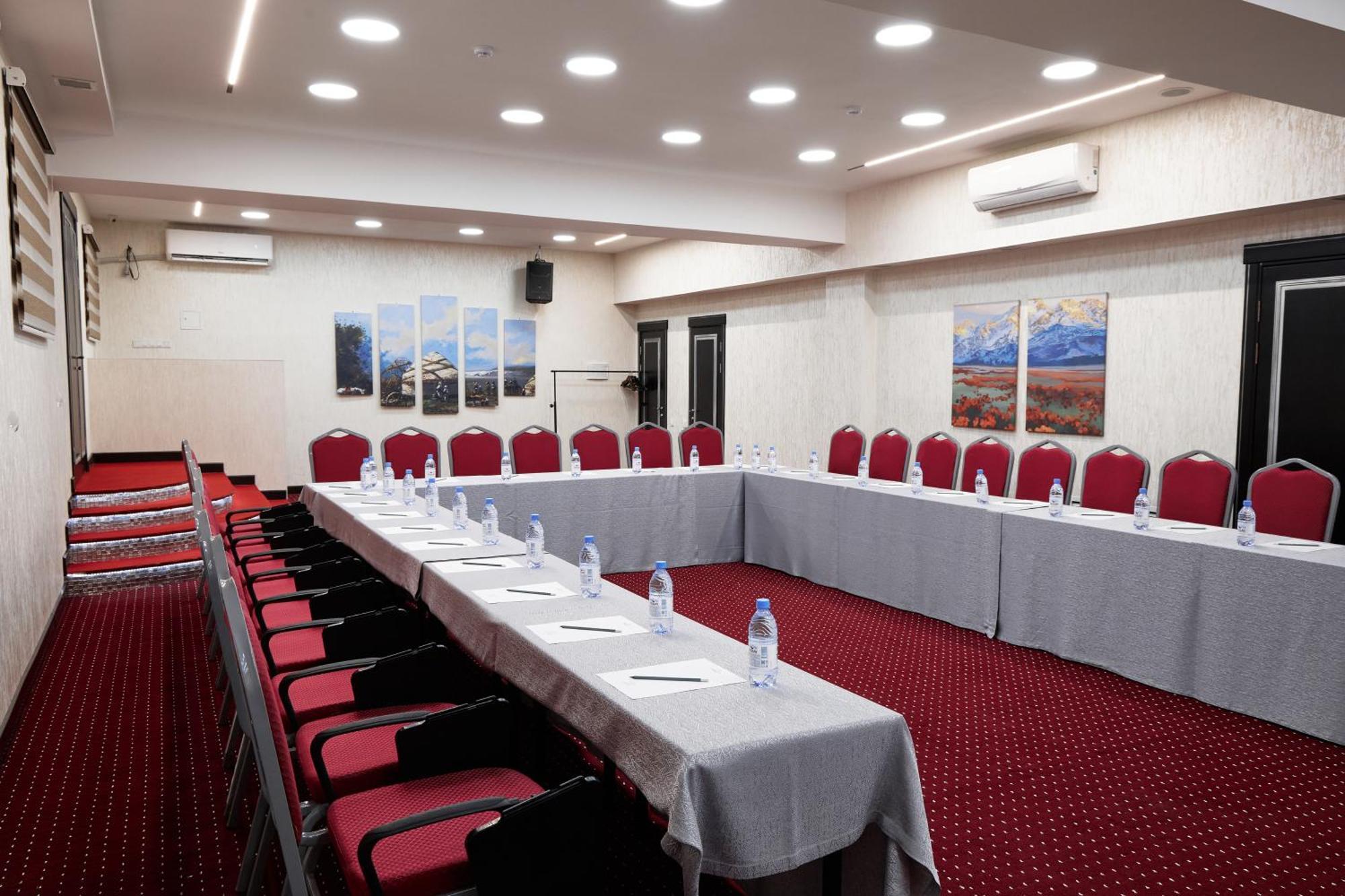 Megapolis Hotel Schymkent Exterior foto