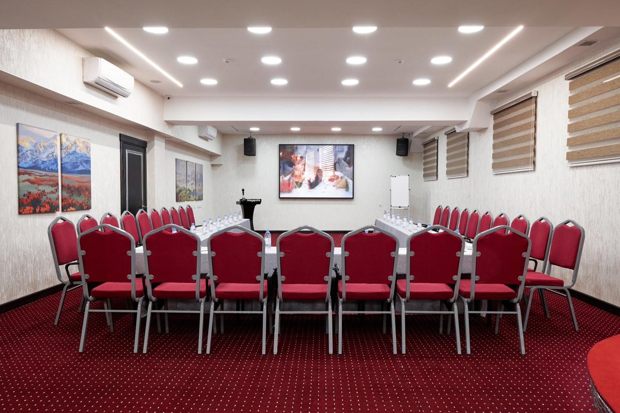 Megapolis Hotel Schymkent Exterior foto