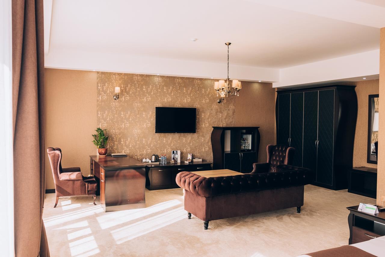 Megapolis Hotel Schymkent Exterior foto
