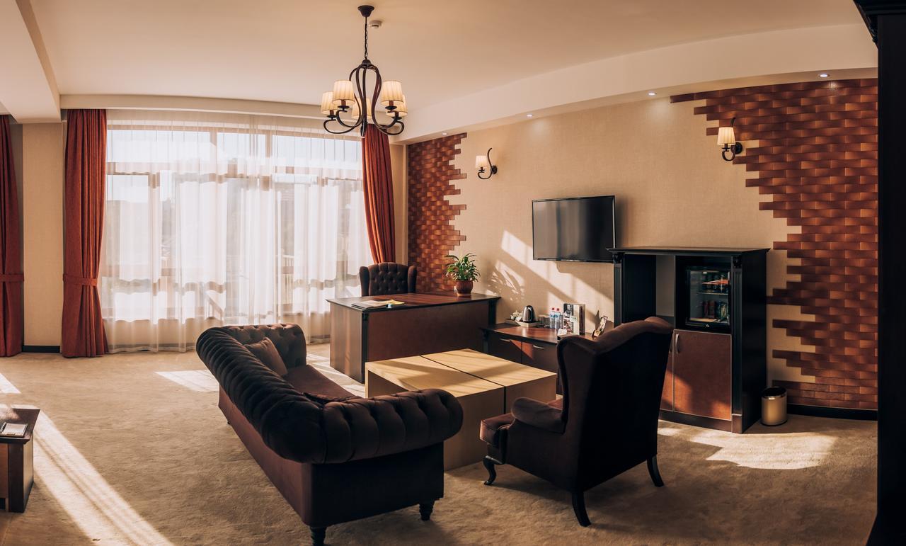 Megapolis Hotel Schymkent Exterior foto