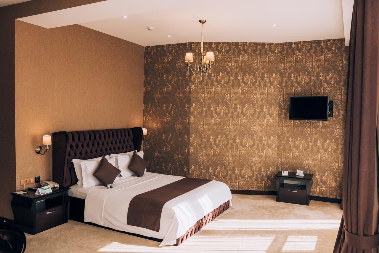 Megapolis Hotel Schymkent Exterior foto