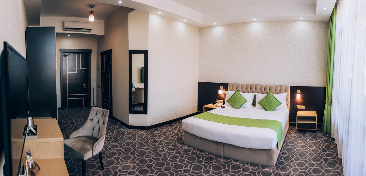 Megapolis Hotel Schymkent Exterior foto