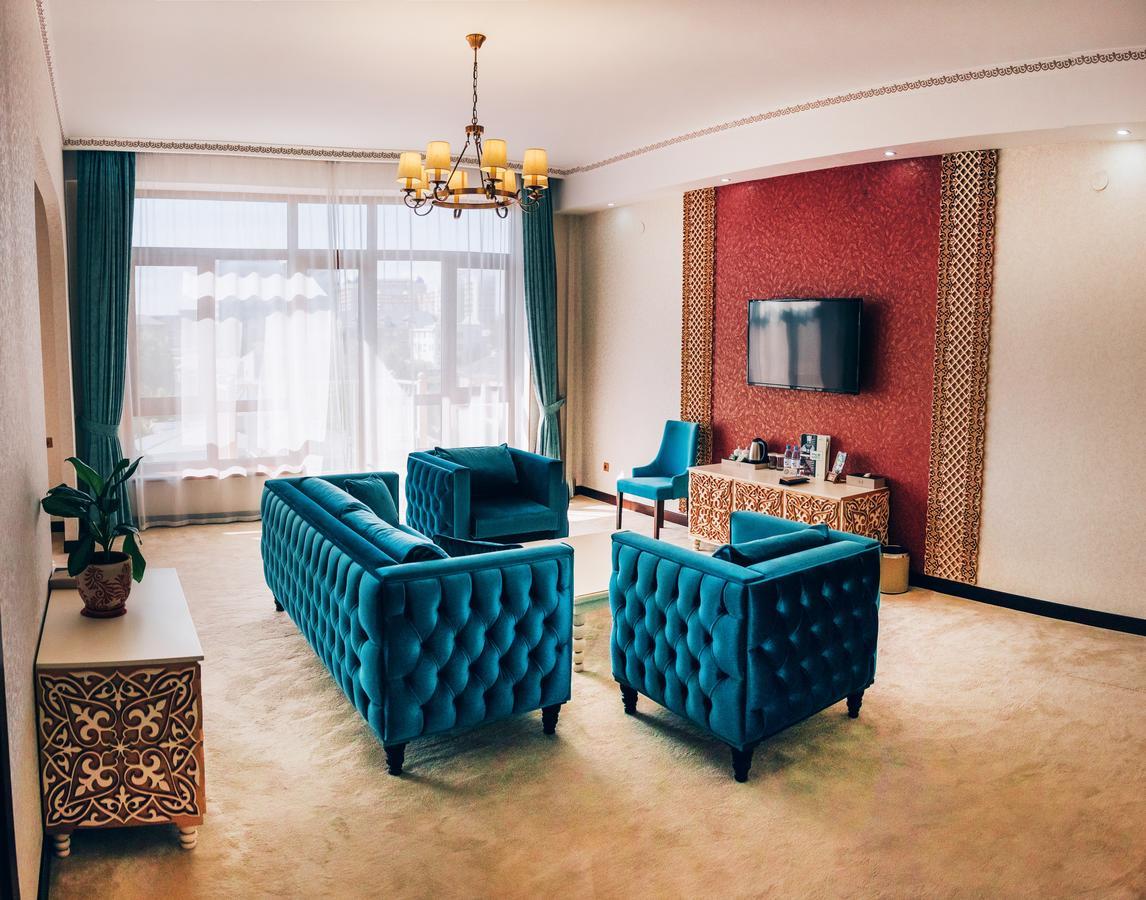 Megapolis Hotel Schymkent Exterior foto