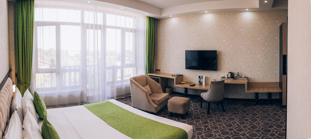 Megapolis Hotel Schymkent Exterior foto
