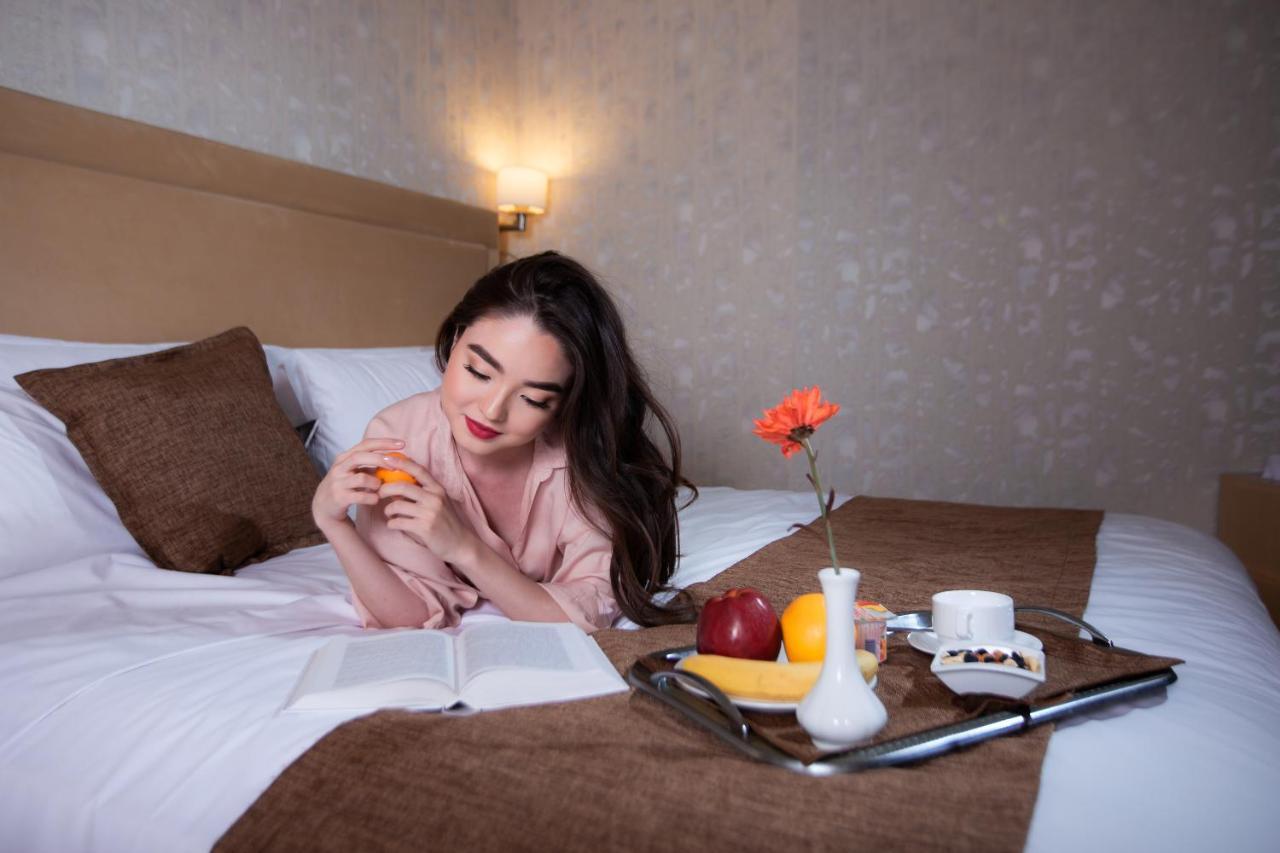 Megapolis Hotel Schymkent Exterior foto