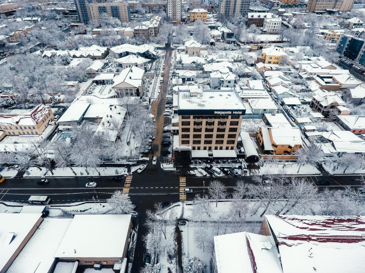 Megapolis Hotel Schymkent Exterior foto