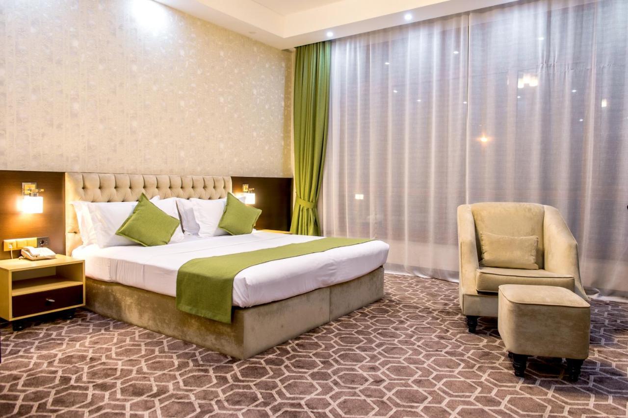 Megapolis Hotel Schymkent Exterior foto