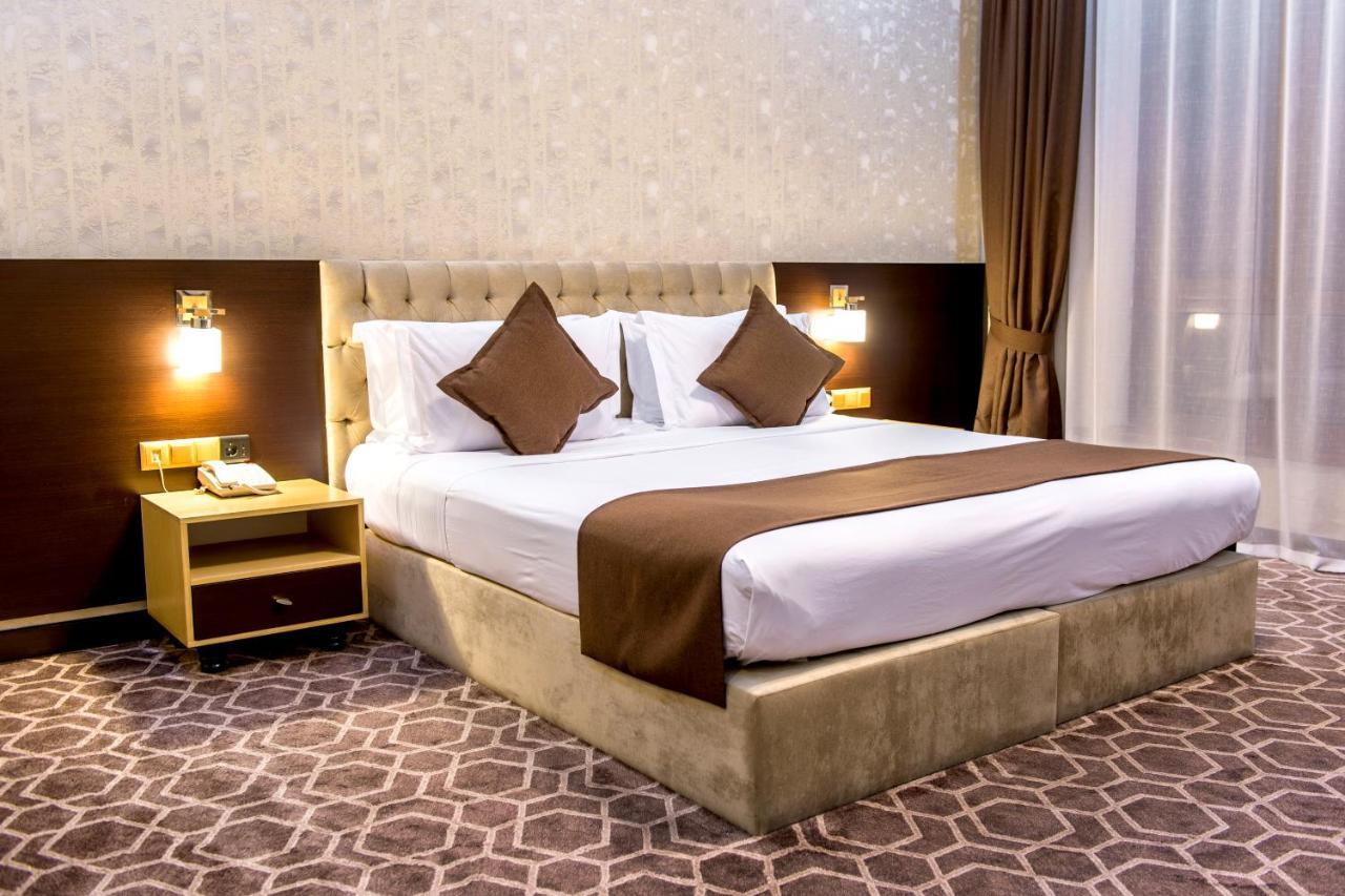 Megapolis Hotel Schymkent Exterior foto
