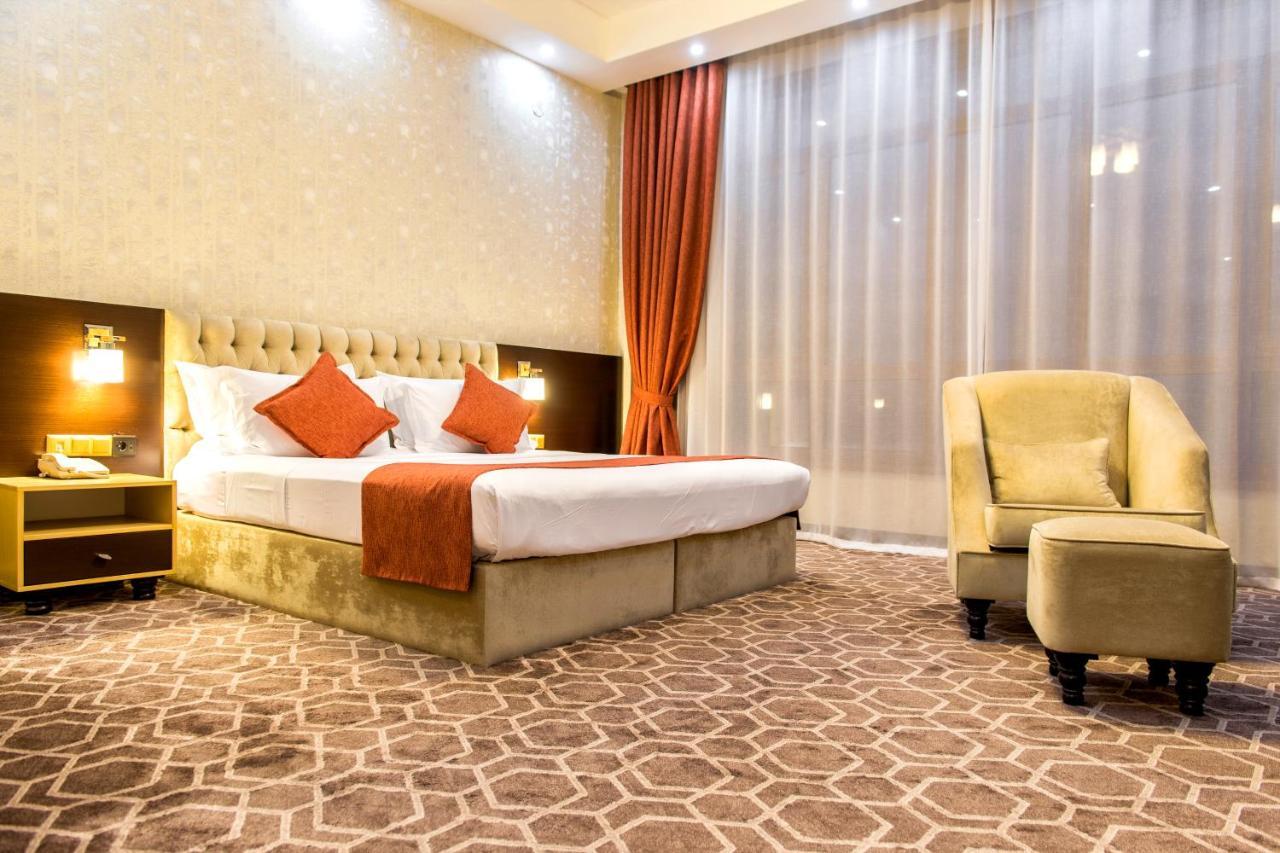 Megapolis Hotel Schymkent Exterior foto
